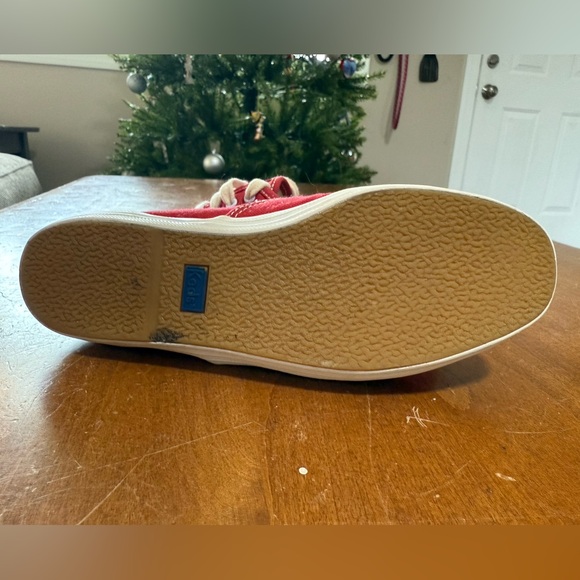 Women’s Keds Taylor Swift Red Edition - Picture 9 of 10